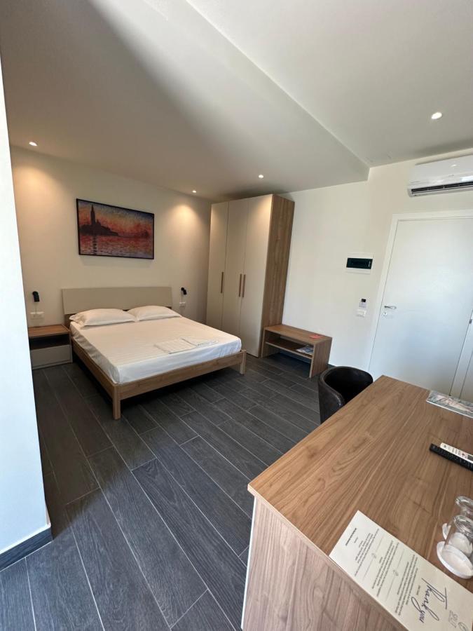 Split Rooftop Suites Дуррес Экстерьер фото